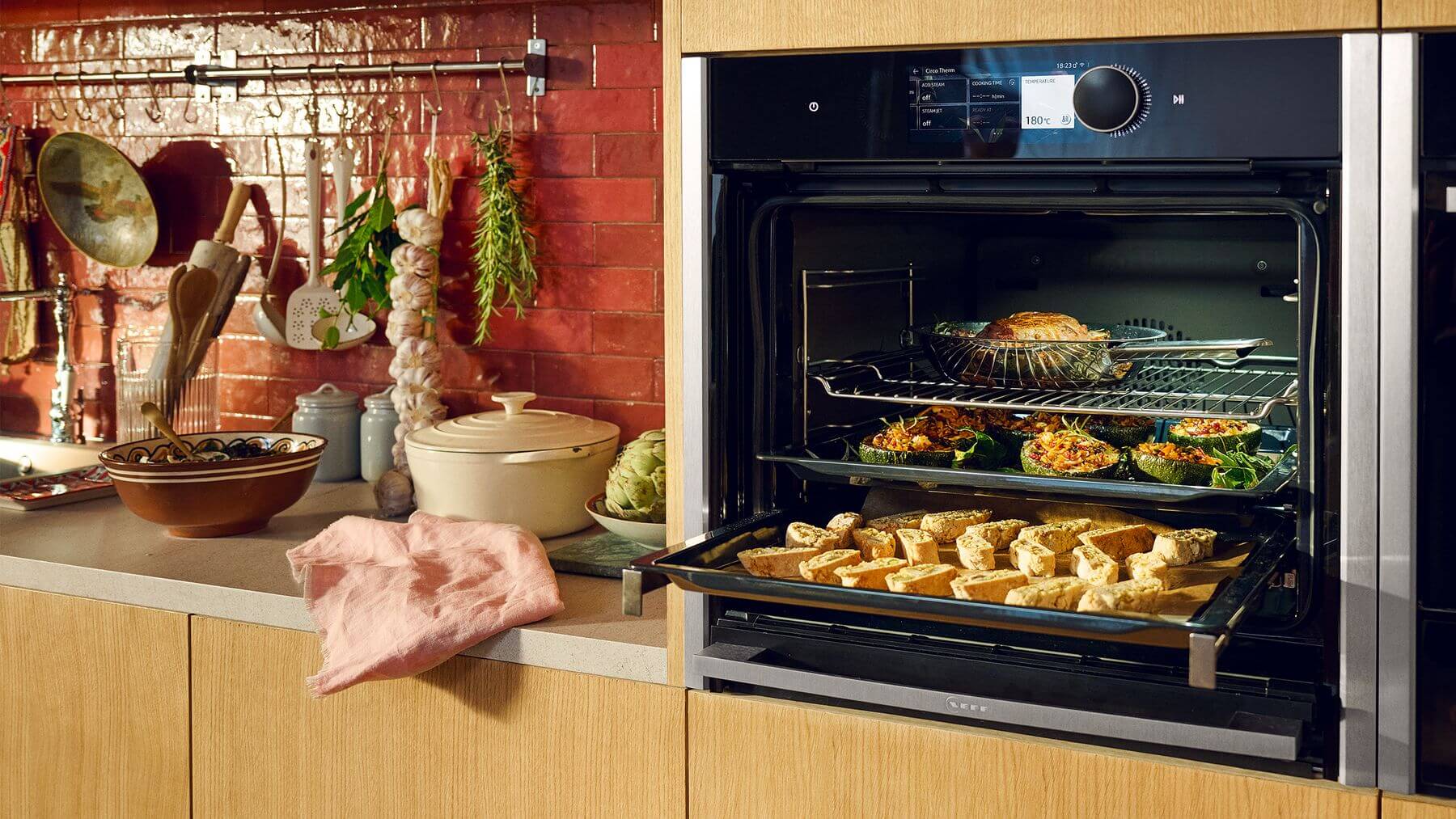 neff-n90-backofen-slide-and-hide-geoeffnet